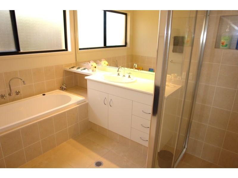 2 Zenith Crescent, Pacific Pines QLD 4211