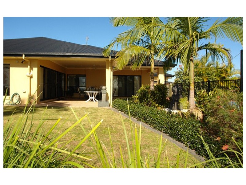 2 Zenith Crescent, Pacific Pines QLD 4211