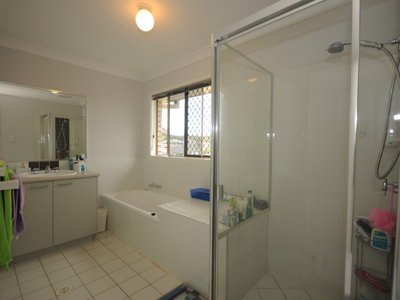 33 Goldcrest Drive, Upper Coomera QLD 4209