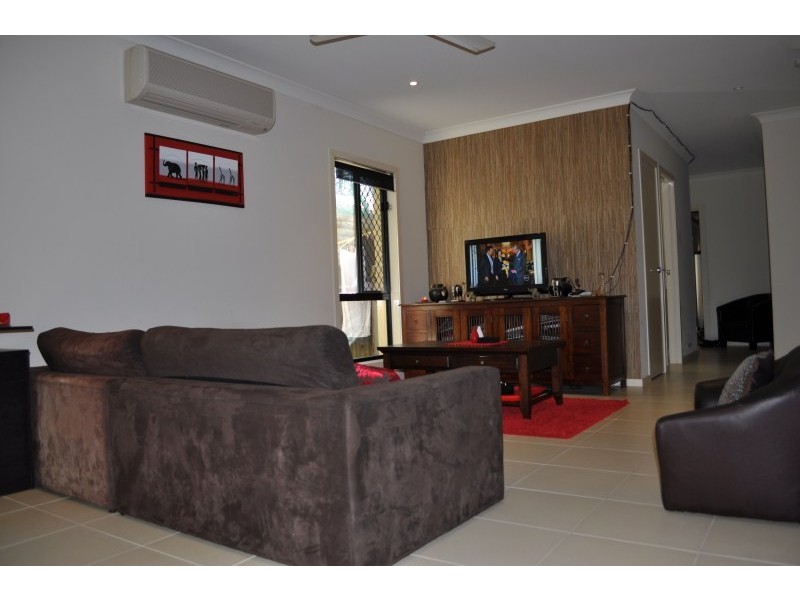 2/7 Dine Court, Upper Coomera QLD 4209