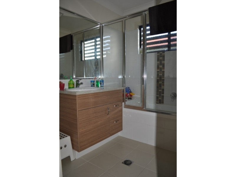 2/7 Dine Court, Upper Coomera QLD 4209