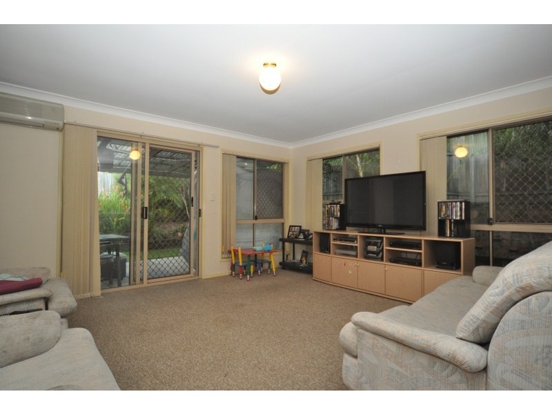 163 Greenacre Drive, Arundel QLD 4214