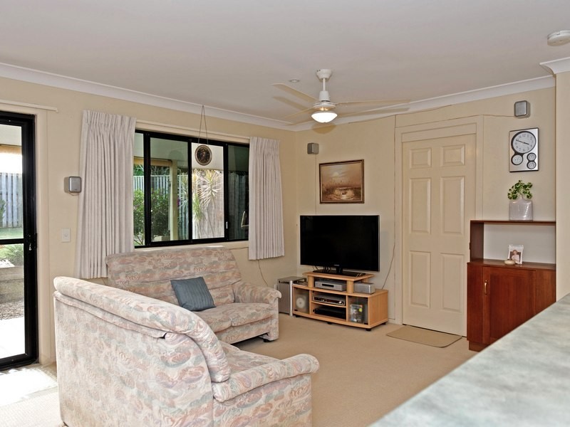 1/16 Crosby Avenue, Pacific Pines QLD 4211