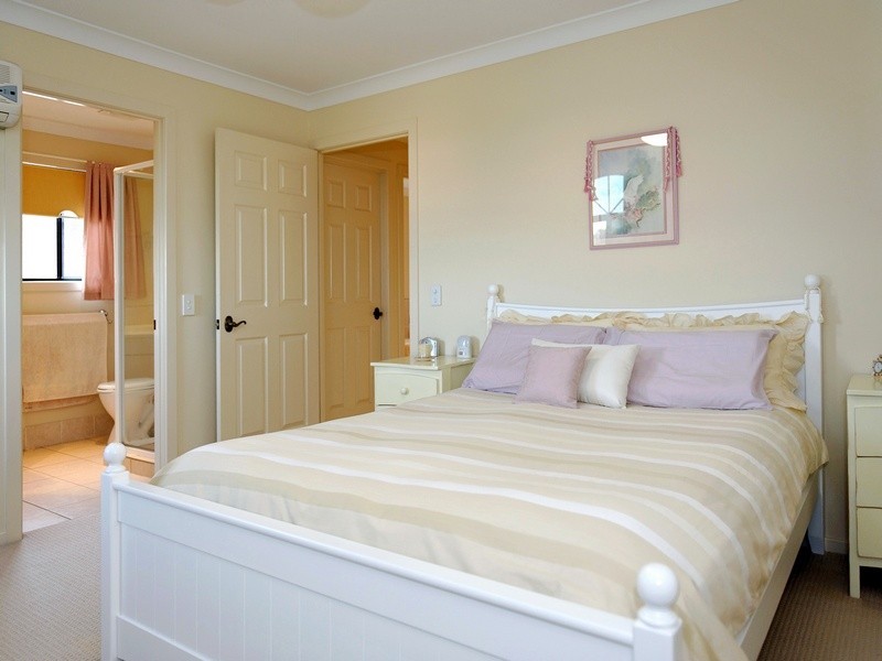 1/16 Crosby Avenue, Pacific Pines QLD 4211