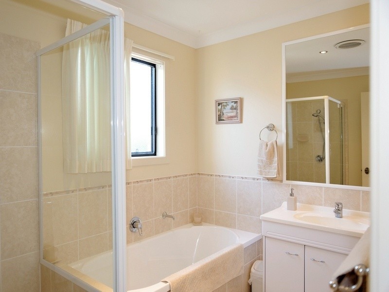 1/16 Crosby Avenue, Pacific Pines QLD 4211