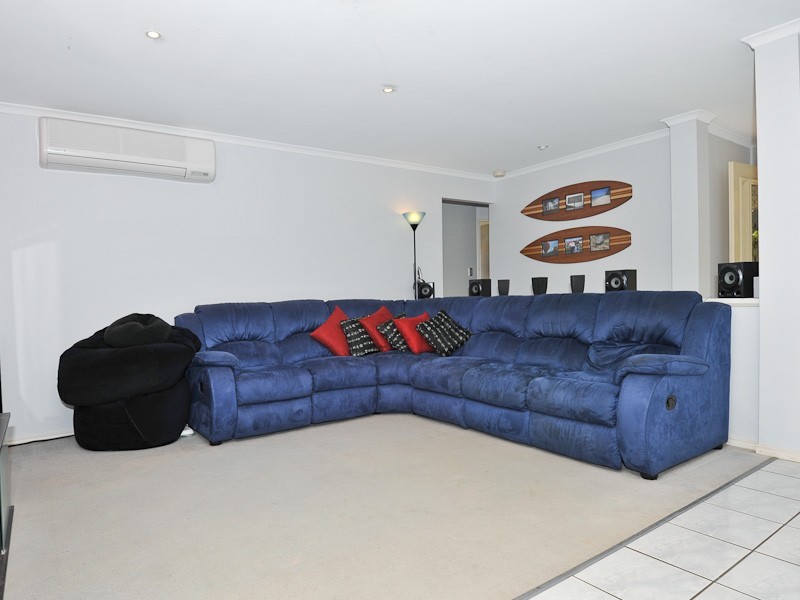 17 Rarotonga Rise, Pacific Pines QLD 4211