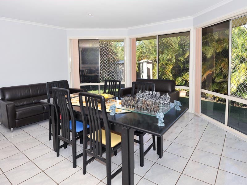 17 Rarotonga Rise, Pacific Pines QLD 4211