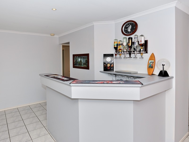 17 Rarotonga Rise, Pacific Pines QLD 4211