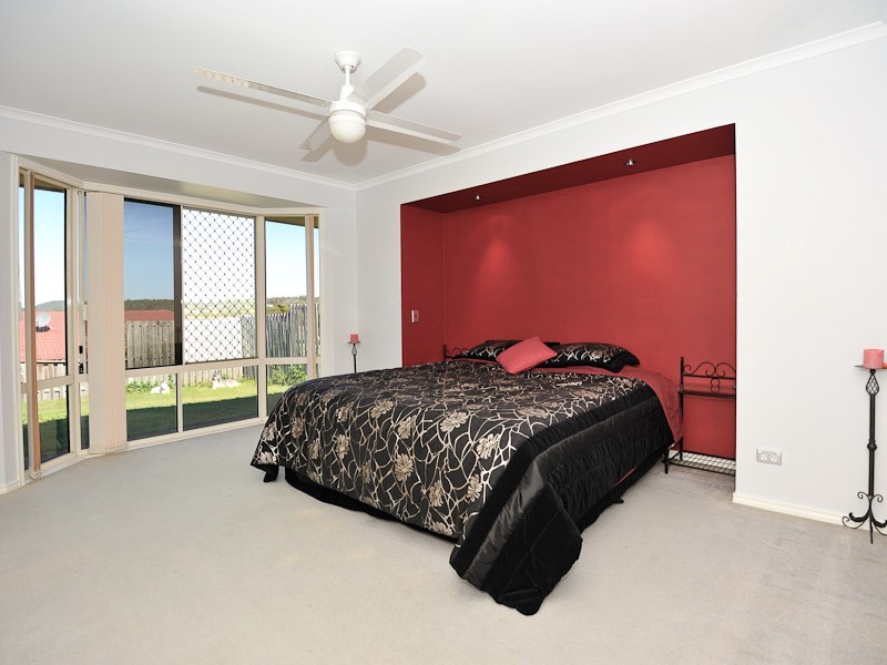 17 Rarotonga Rise, Pacific Pines QLD 4211
