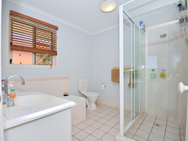 17 Rarotonga Rise, Pacific Pines QLD 4211