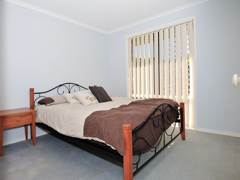 17 Rarotonga Rise, Pacific Pines QLD 4211