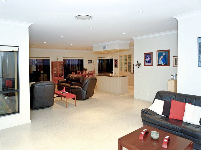 2 Zenith Crescent, Pacific Pines QLD 4211