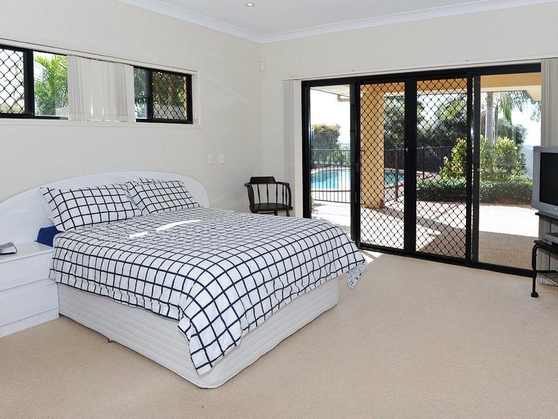 2 Zenith Crescent, Pacific Pines QLD 4211