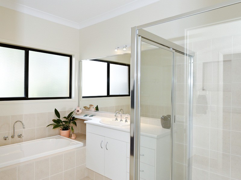 2 Zenith Crescent, Pacific Pines QLD 4211