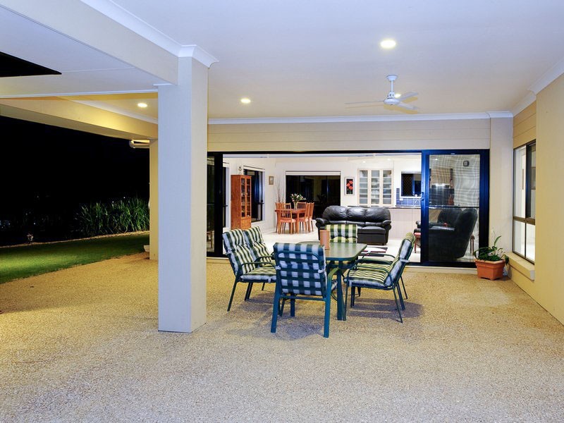 2 Zenith Crescent, Pacific Pines QLD 4211