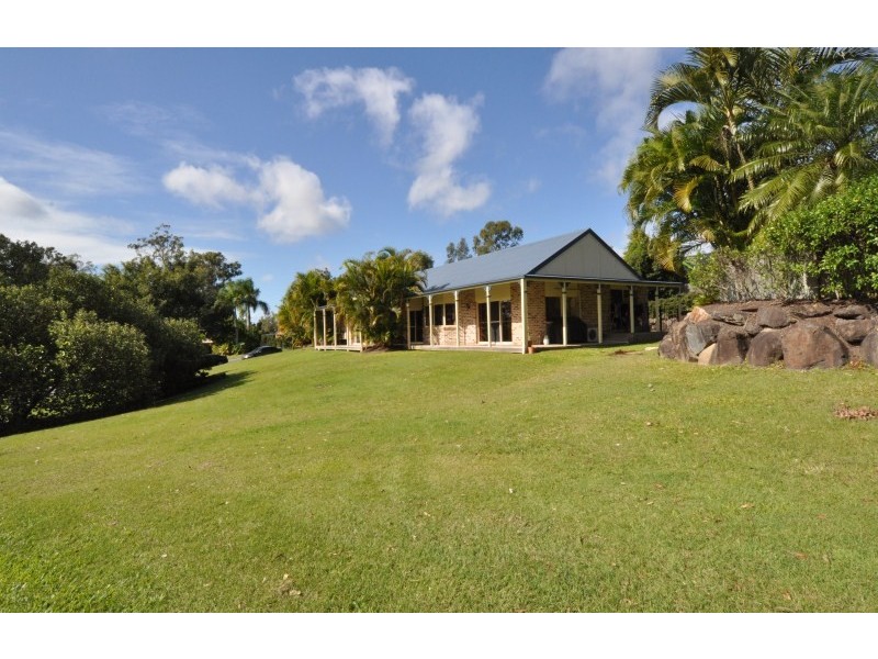 4 Centre Court, Oxenford QLD 4210