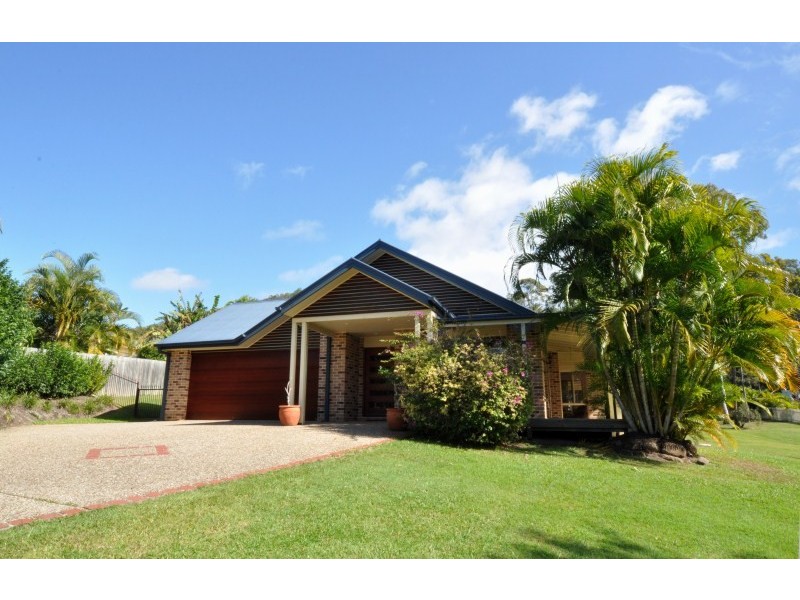 4 Centre Court, Oxenford QLD 4210