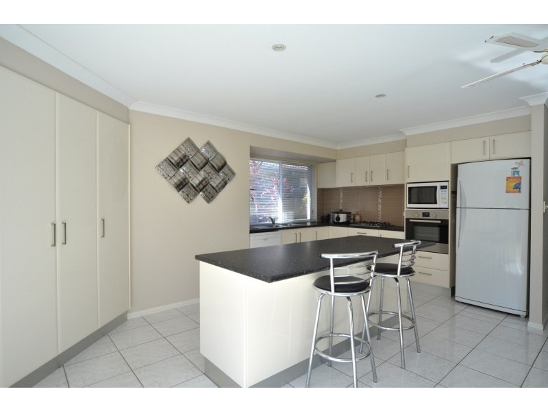 2 Corringle Close, Helensvale QLD 4212