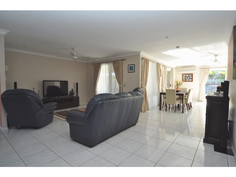2 Corringle Close, Helensvale QLD 4212
