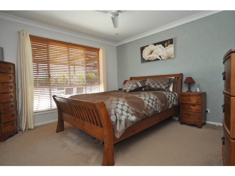 2 Corringle Close, Helensvale QLD 4212