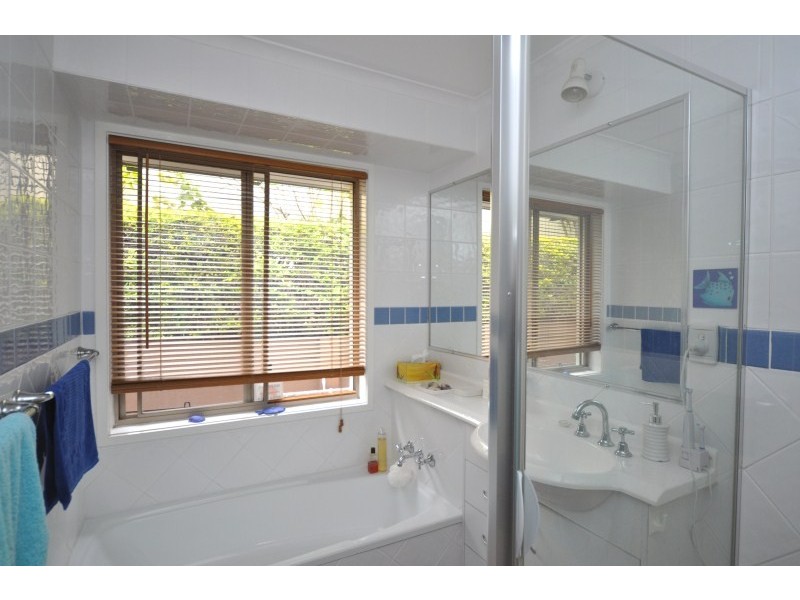 52 Latrobe Avenue, Helensvale QLD 4212