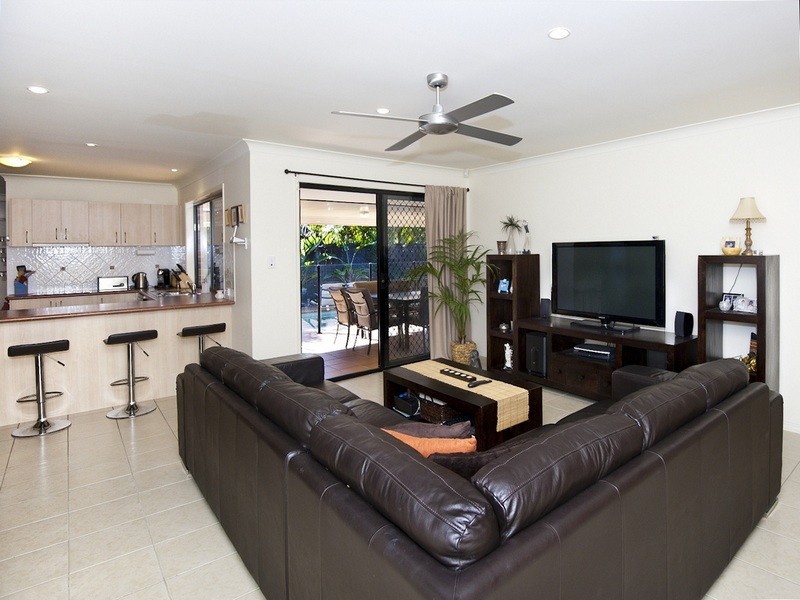 4 Yaldara Street, Pacific Pines QLD 4211