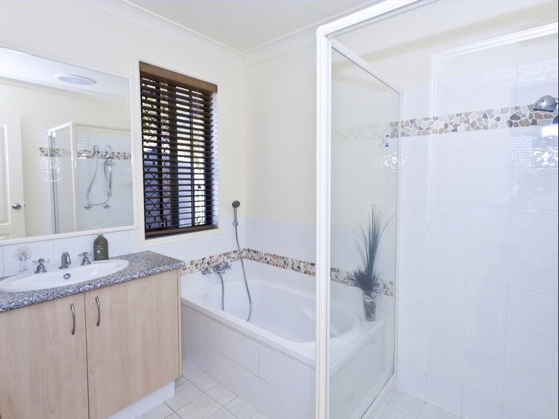 4 Yaldara Street, Pacific Pines QLD 4211