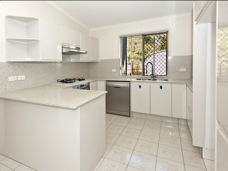 4 Samford Court, Helensvale QLD 4212