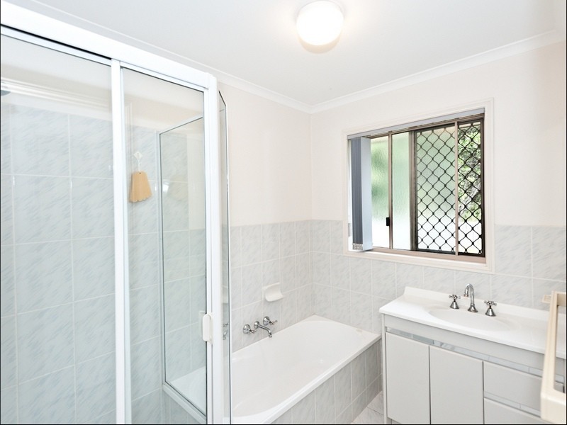 4 Samford Court, Helensvale QLD 4212