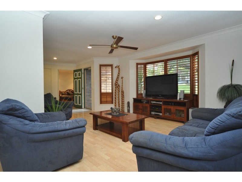 7 Renmark Court, Helensvale QLD 4212