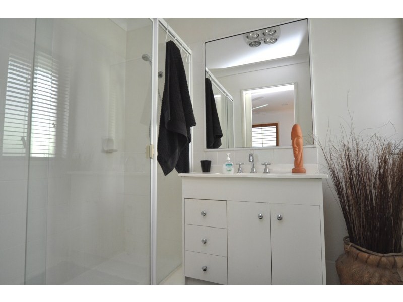 7 Renmark Court, Helensvale QLD 4212