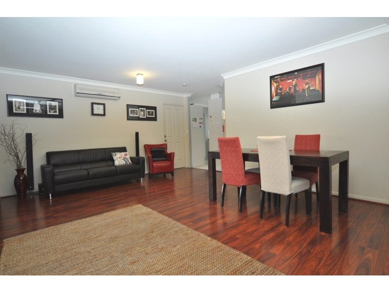 18/2 Koala Town Road, Upper Coomera QLD 4209