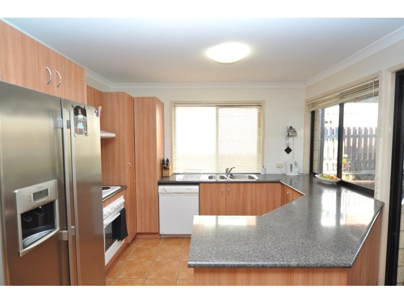 7 Kosrae Street, Pacific Pines QLD 4211