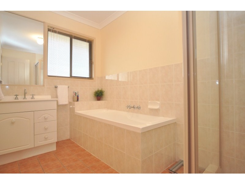 7 Kosrae Street, Pacific Pines QLD 4211