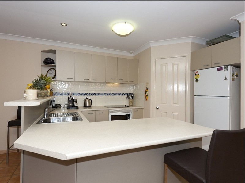 2/7 Coral Avenue, Labrador QLD 4215