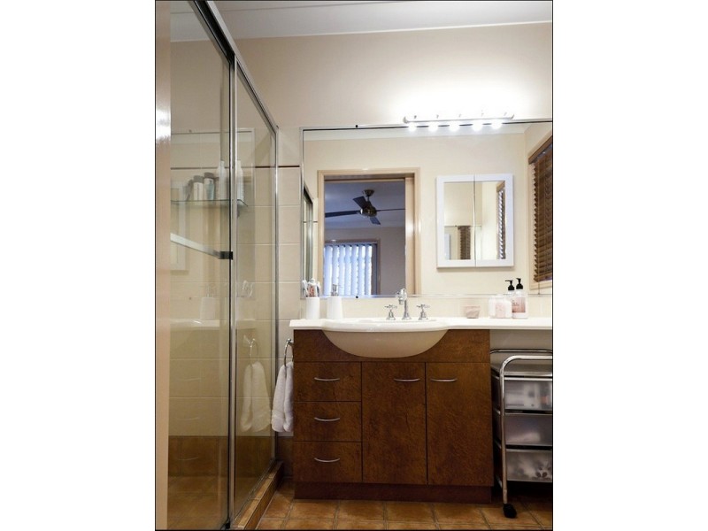 2/7 Coral Avenue, Labrador QLD 4215