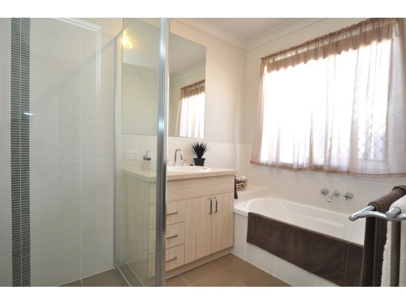 35 Cobb & Co Drive, Oxenford QLD 4210