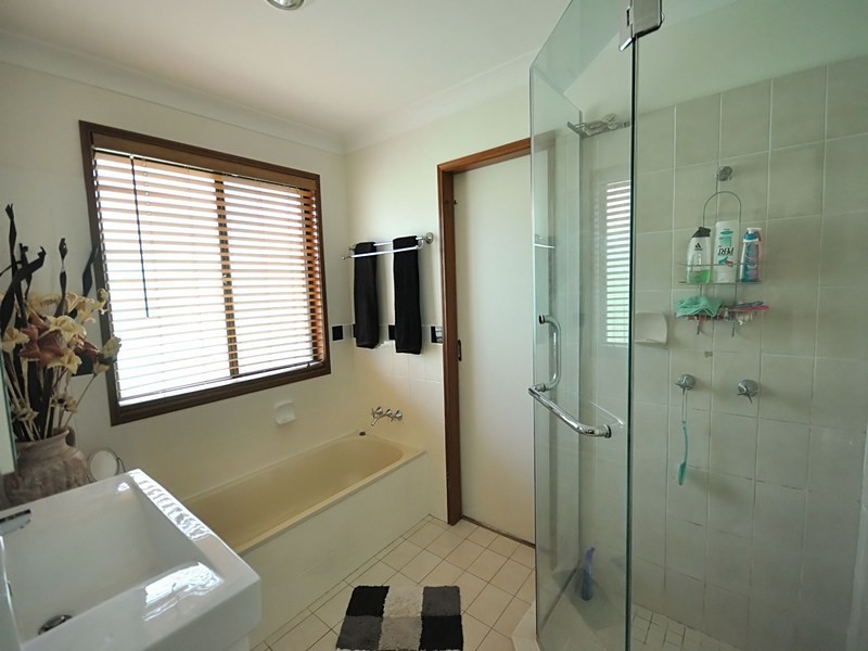 15 Rosedale Place, Helensvale QLD 4212