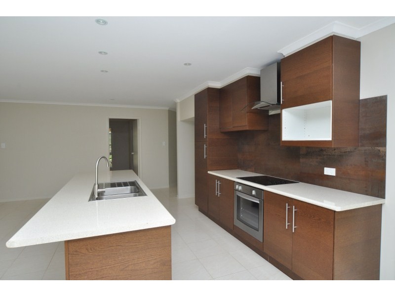 40 Galapagos Way, Pacific Pines QLD 4211