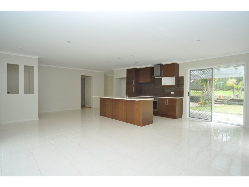 40 Galapagos Way, Pacific Pines QLD 4211