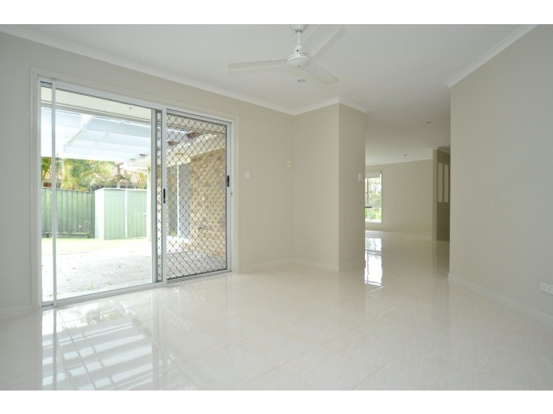 40 Galapagos Way, Pacific Pines QLD 4211