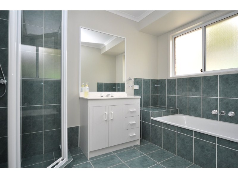 40 Galapagos Way, Pacific Pines QLD 4211