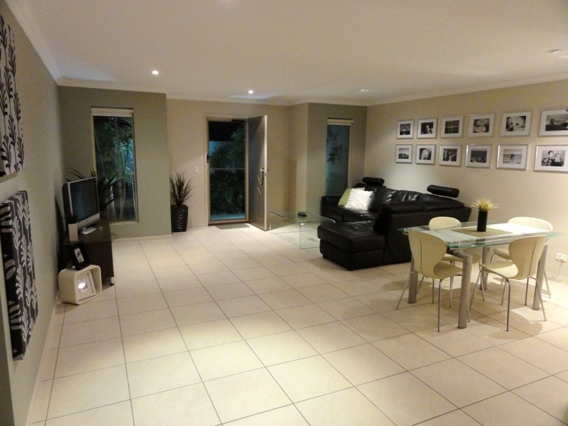 2/17 Goldcrest Drive, Upper Coomera QLD 4209