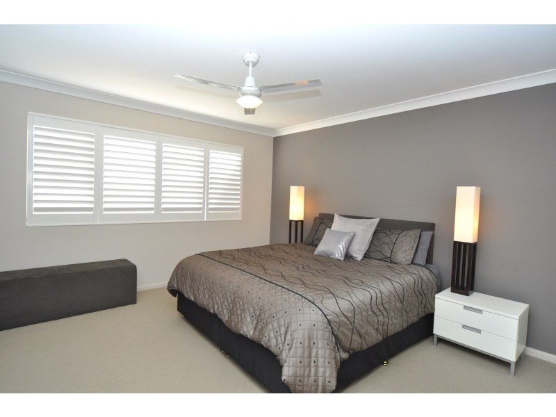 2/17 Goldcrest Drive, Upper Coomera QLD 4209