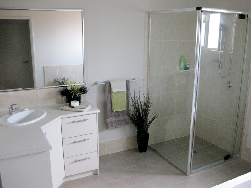 2/17 Goldcrest Drive, Upper Coomera QLD 4209