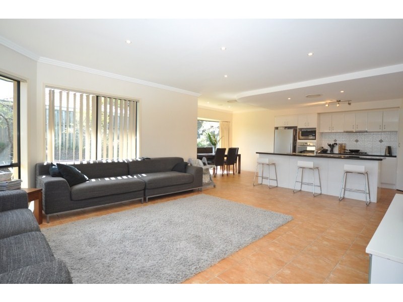 12 Stromlo Court, Pacific Pines QLD 4211