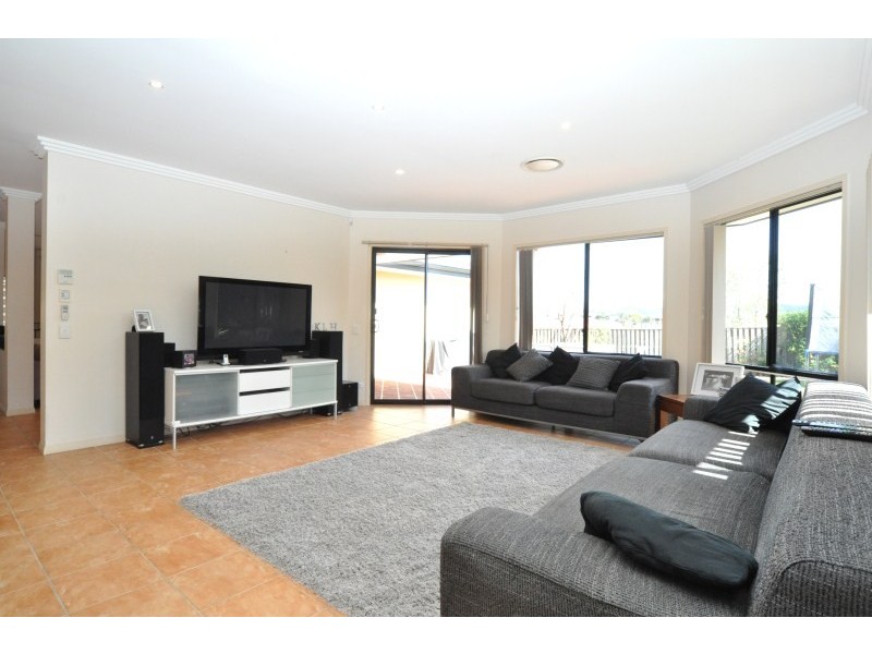 12 Stromlo Court, Pacific Pines QLD 4211