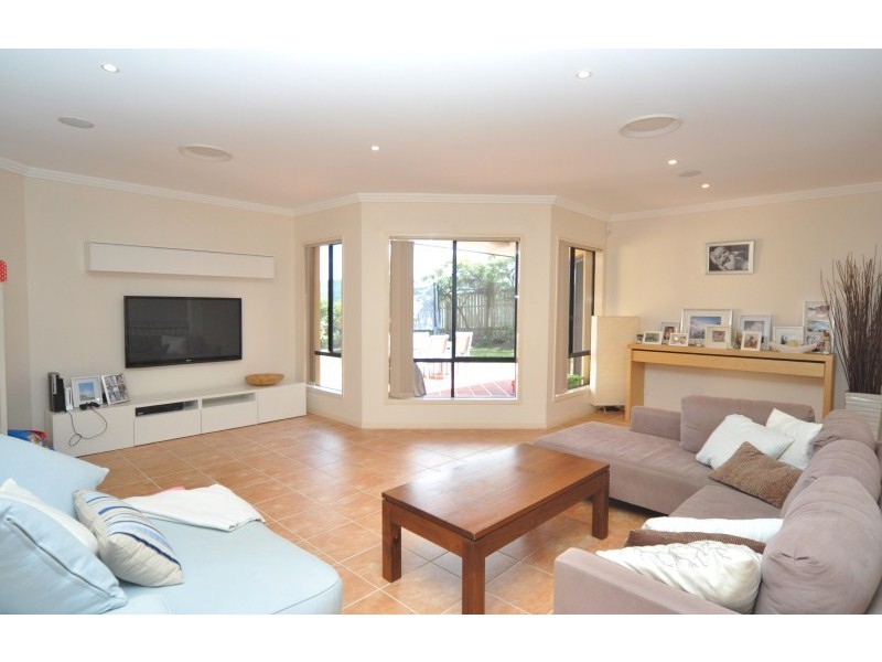 12 Stromlo Court, Pacific Pines QLD 4211