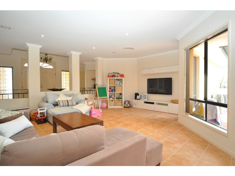 12 Stromlo Court, Pacific Pines QLD 4211