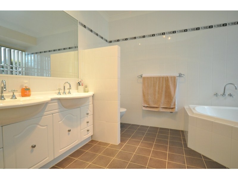 12 Stromlo Court, Pacific Pines QLD 4211